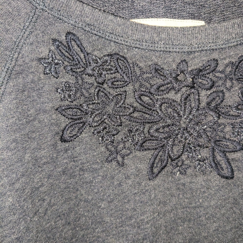 Hollister sweater size large